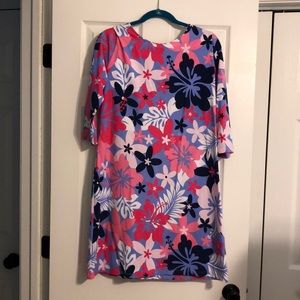 Anna Clare Large spring/summer three quarter sleeve dress.